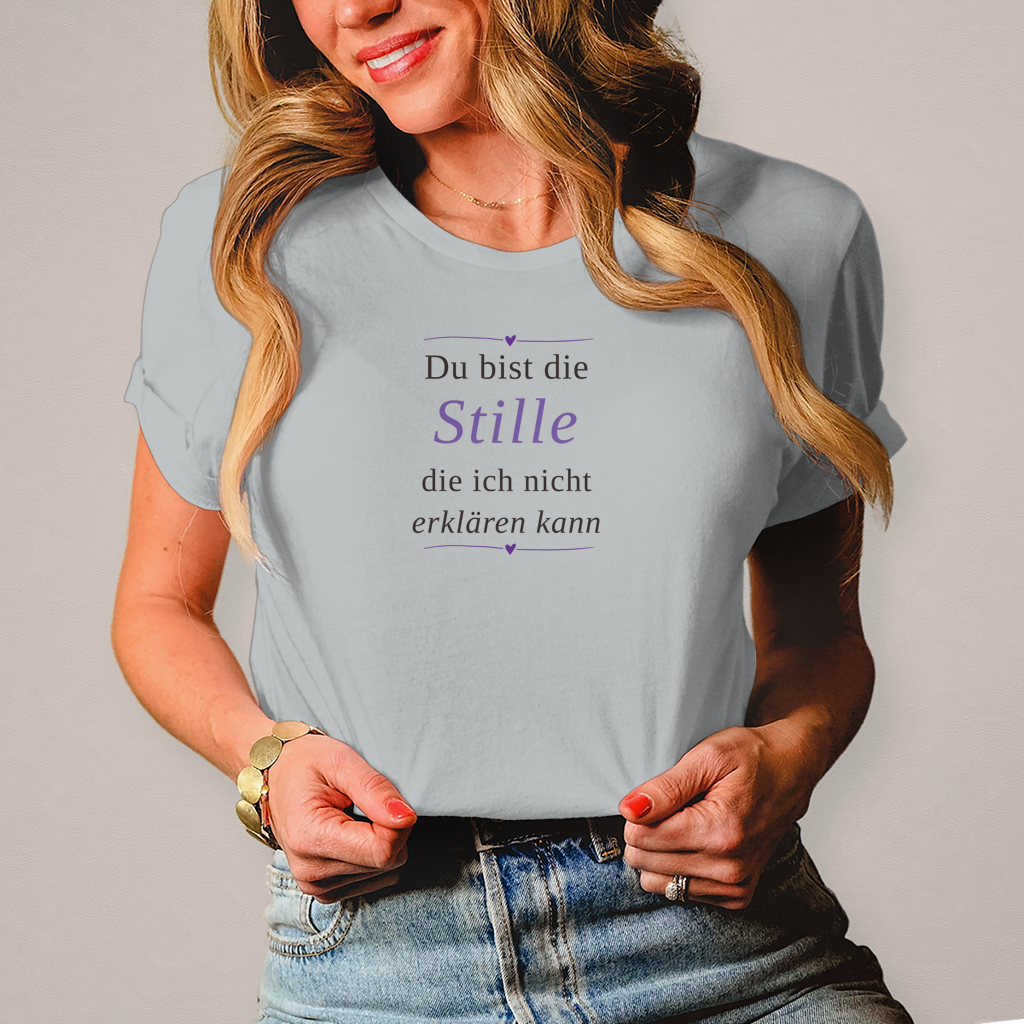 Damen T-Shirt – „Du bist die Stille, die ich nicht erklären kann" | Wortmelodie Moments – aus Baumwolle