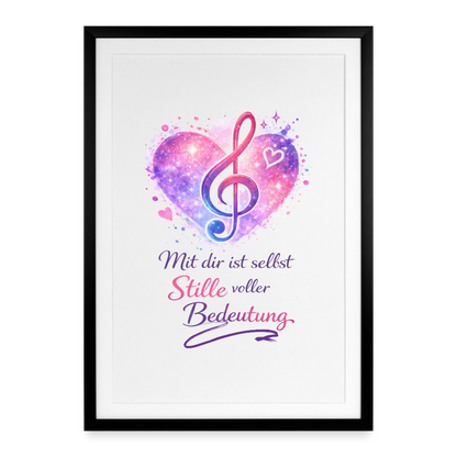 Gerahmtes Poster "Stille voller Bedeutung" (49 × 69 cm) | Wortmelodie Moments - Schwarz