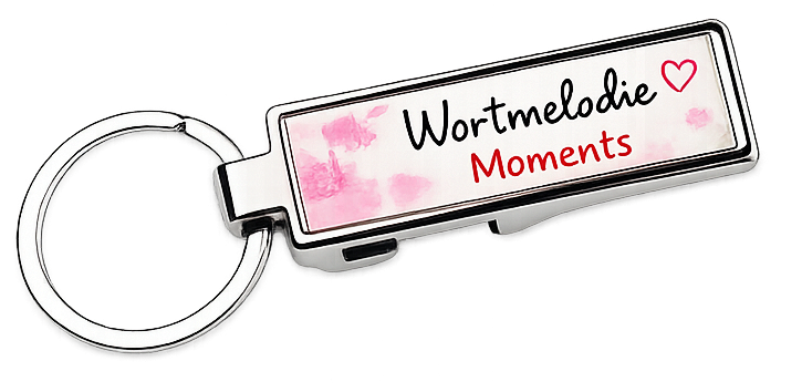 Metall-Schlüsselanhänger mit Flaschenöffner und personalisiertem Aluminium-Plättchen zum Sublimieren von Wortmelodie Moments.