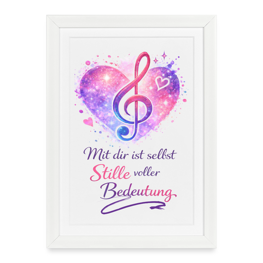 Gerahmtes Poster in 27x37 cm mit Passepartout, Notenschlüssel-Herz-Motiv und dem Spruch "Mit dir ist selbst Stille voller Bedeutung"