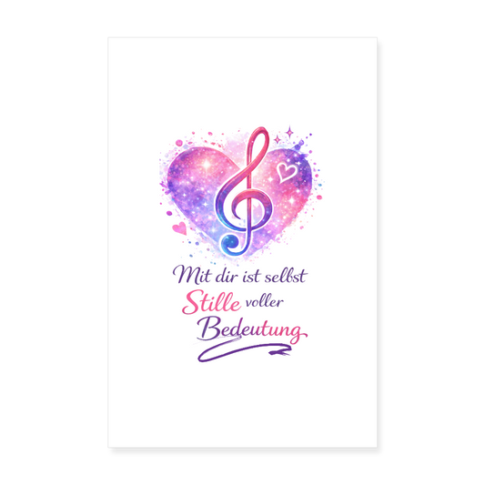 Poster 20x30 cm mit Notenschlüssel-Herz-Motiv und dem Spruch "Mit dir ist selbst Stille voller Bedeutung"