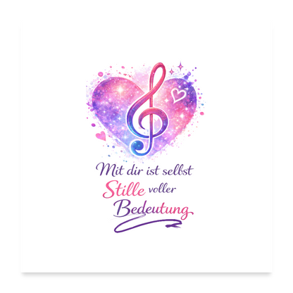 Poster im Format 60x60 cm mit dem Motiv Herz, Notenschlüssel und dem Spruch "Mit dir ist selbst Stille voller Bedeutung"